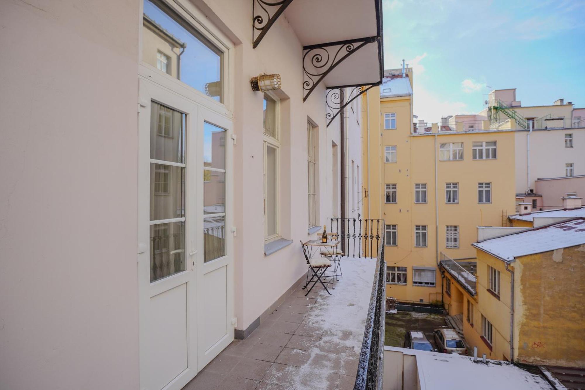 Elegant & Stylish Center Apartments! Прага Экстерьер фото