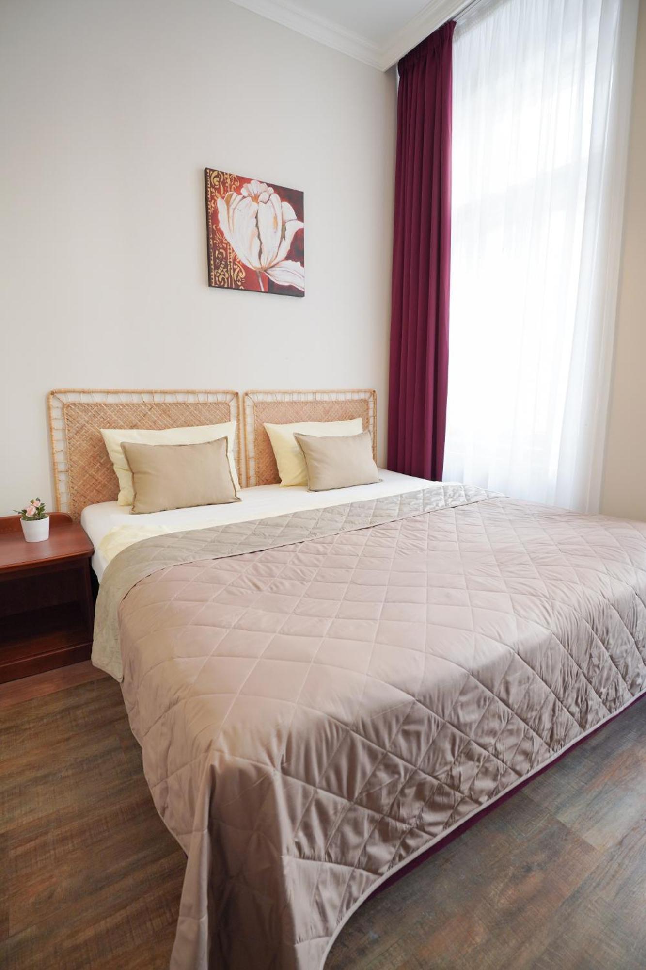 Elegant & Stylish Center Apartments! Прага Экстерьер фото