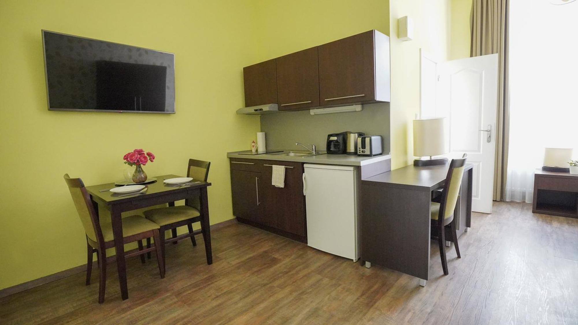 Elegant & Stylish Center Apartments! Прага Экстерьер фото